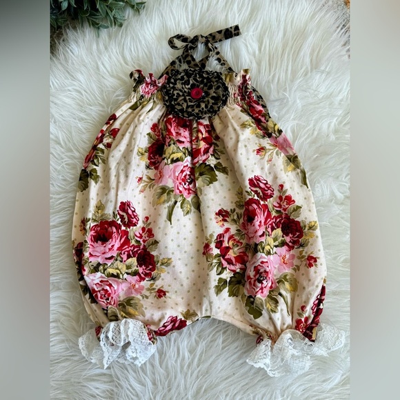 Sleeveless Bubble Romper w/Contrasting Straps & Lace Trim (Size 6-9 months) - Picture 3 of 6